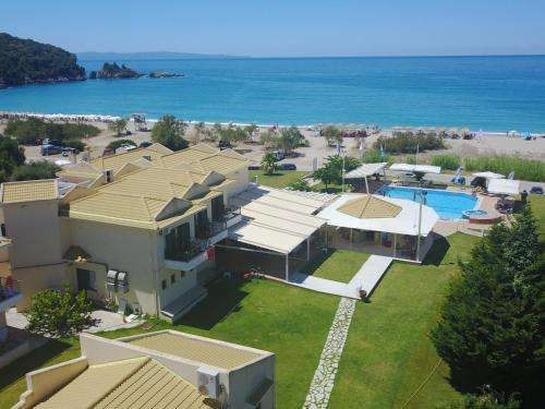 www.corallihotel.gr