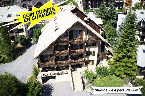 www.hotel-lescolchiques.com