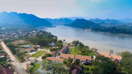 www.grandluangprabang.com