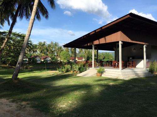 www.khaolakgoldencoconutresort.com