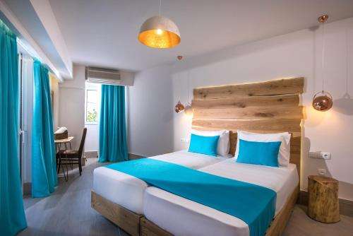 www.sensesbluehotel.com