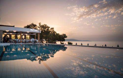 www.blue-dome-hotel.gr