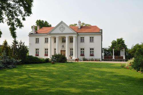 www.palac-grochowiska.com.pl