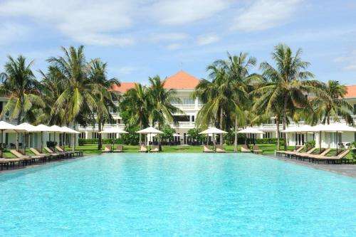 www.boutiquehoianresort.com