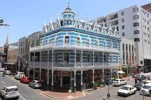 www.urbanhivebackpackers.com