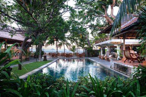 www.tandjungsarihotel.com