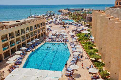 www.coralbeachbeirut.com