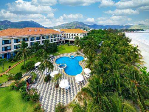 www.condaoresort.vn