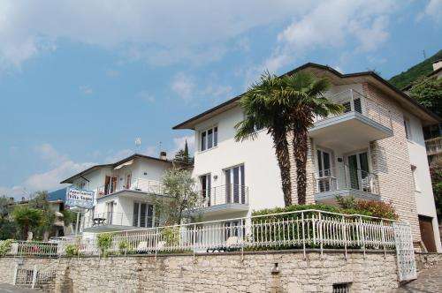 www.villasognomalcesine.it