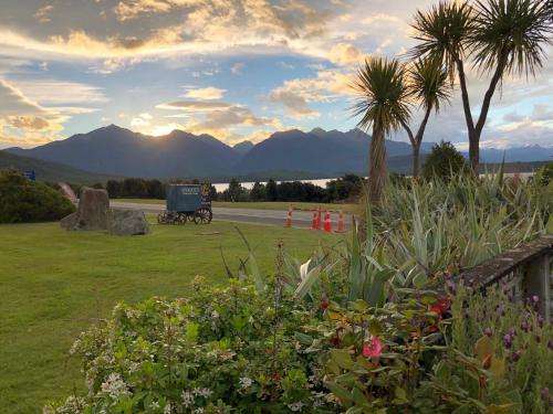 www.manapouri.com
