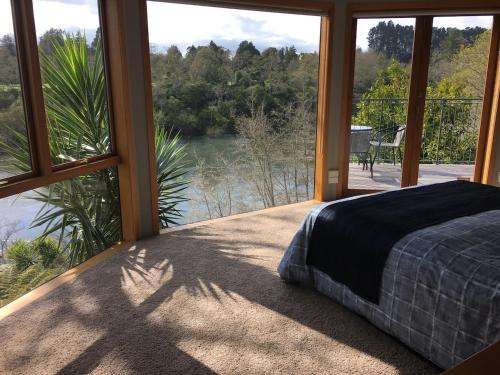 www.ontheriver.co.nz