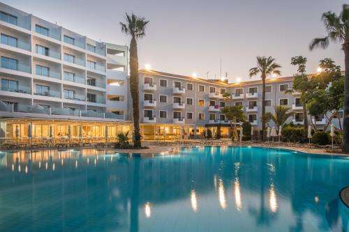 www.hotelsprotaras.com
