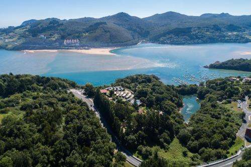www.campingportuondo.com