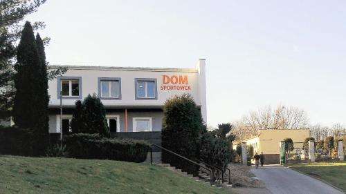 www.domsportowcaraciborz.pl