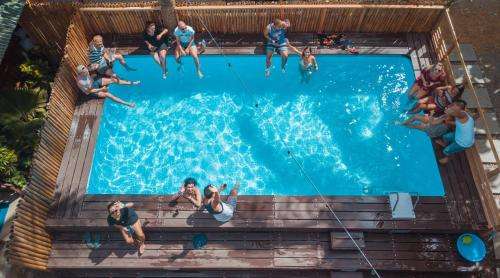 www.frendzresorthostels.com