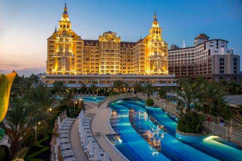 www.royalholidaypalace.com