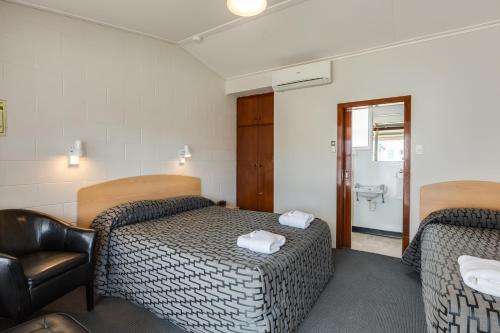 www.oceanbeachhotel.co.nz