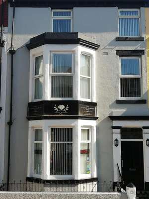 www.theshiningdiamondbnb.co.uk