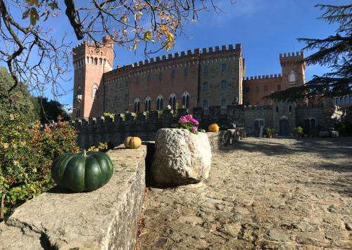 www.castellodivalenzano.it