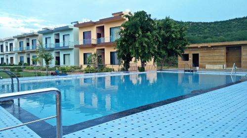 www.chitrakootgardenandresorts.com