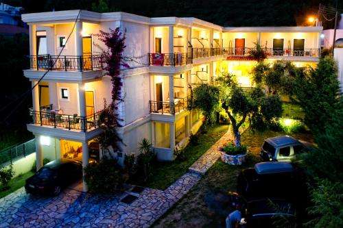 www.hotelloukas.gr