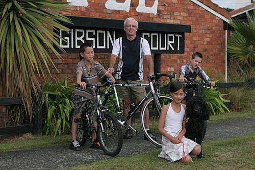 www.gibsoncourtmotel.co.nz