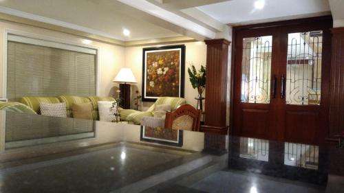 www.ralphanthonysuites.com