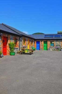www.slanefarmhostel.ie