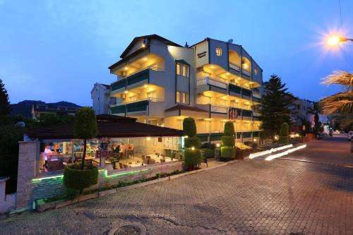 www.amarisapartments.com