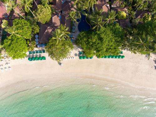 www.baanchawengbeachresort.com