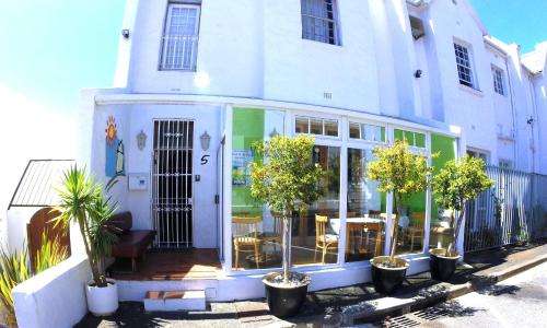 www.houseonthehillct.co.za