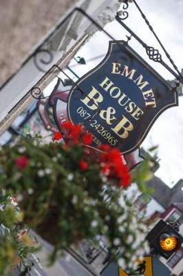 www.emmethouse.com