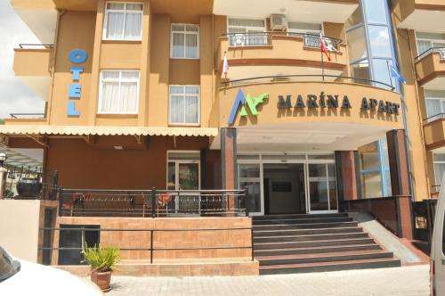 www.marinaapartotel.com