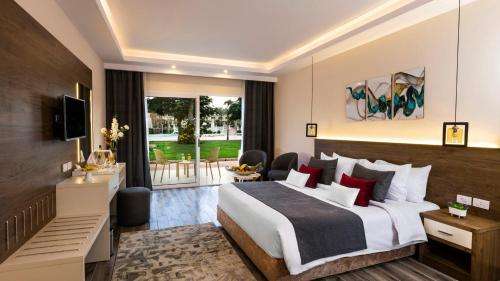 www.amwajhotels.com