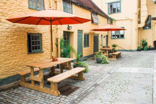 www.thedolphinhotelwincanton.com
