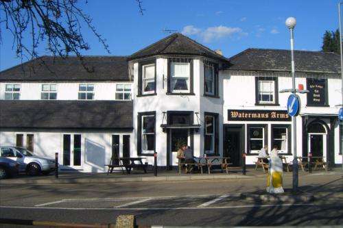 www.watermansarmshersham.uk