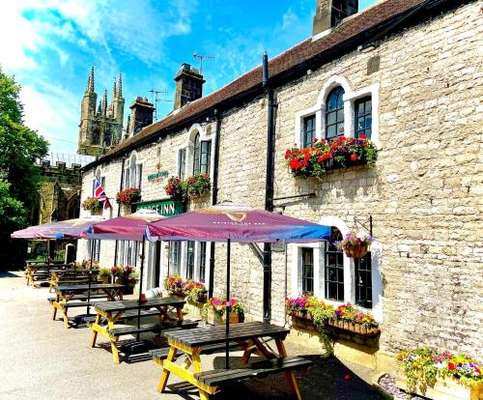 www.georgeinn-tideswell.co.uk