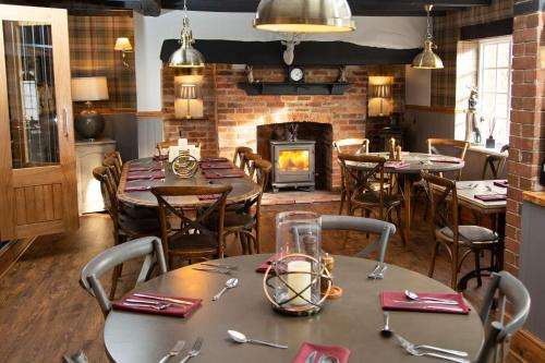 www.thecrowninnderbyshire.co.uk