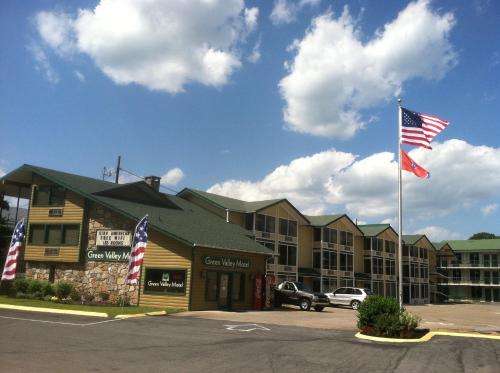 www.greenvalleypigeonforge.com