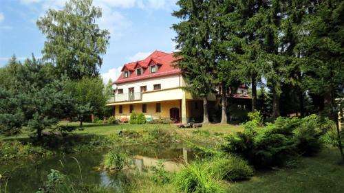 www.hotelzadrna.eu