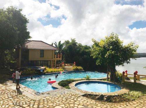 www.portaverderesort.com