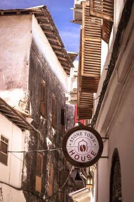 www.stonetownhotels.com