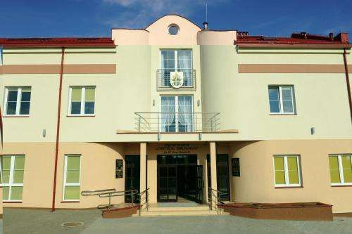 www.ostrobramska.pl