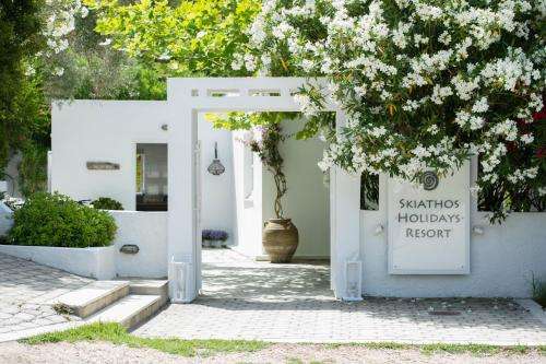 www.skiathos-holidays.com