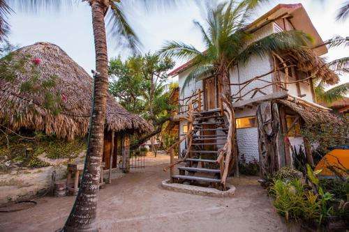 www.holboxhostel.com