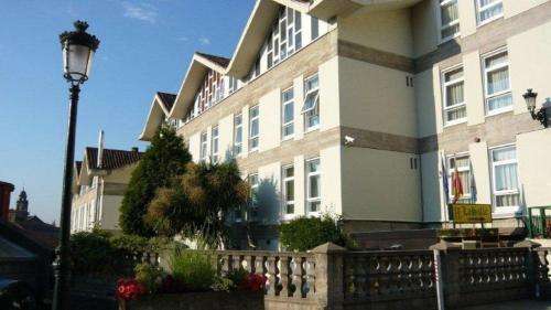 www.loopinnhostels.com