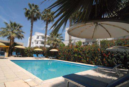 www.sunflowerhotelapts.com