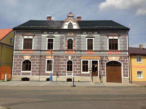 www.restaurace-u-kostela.cz