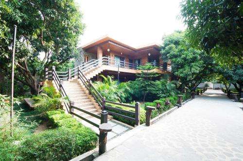 www.tuskarsresort.com