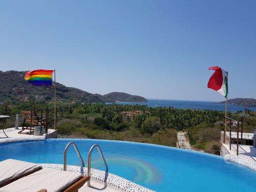 www.casaarcoiriszihuatanejo.com